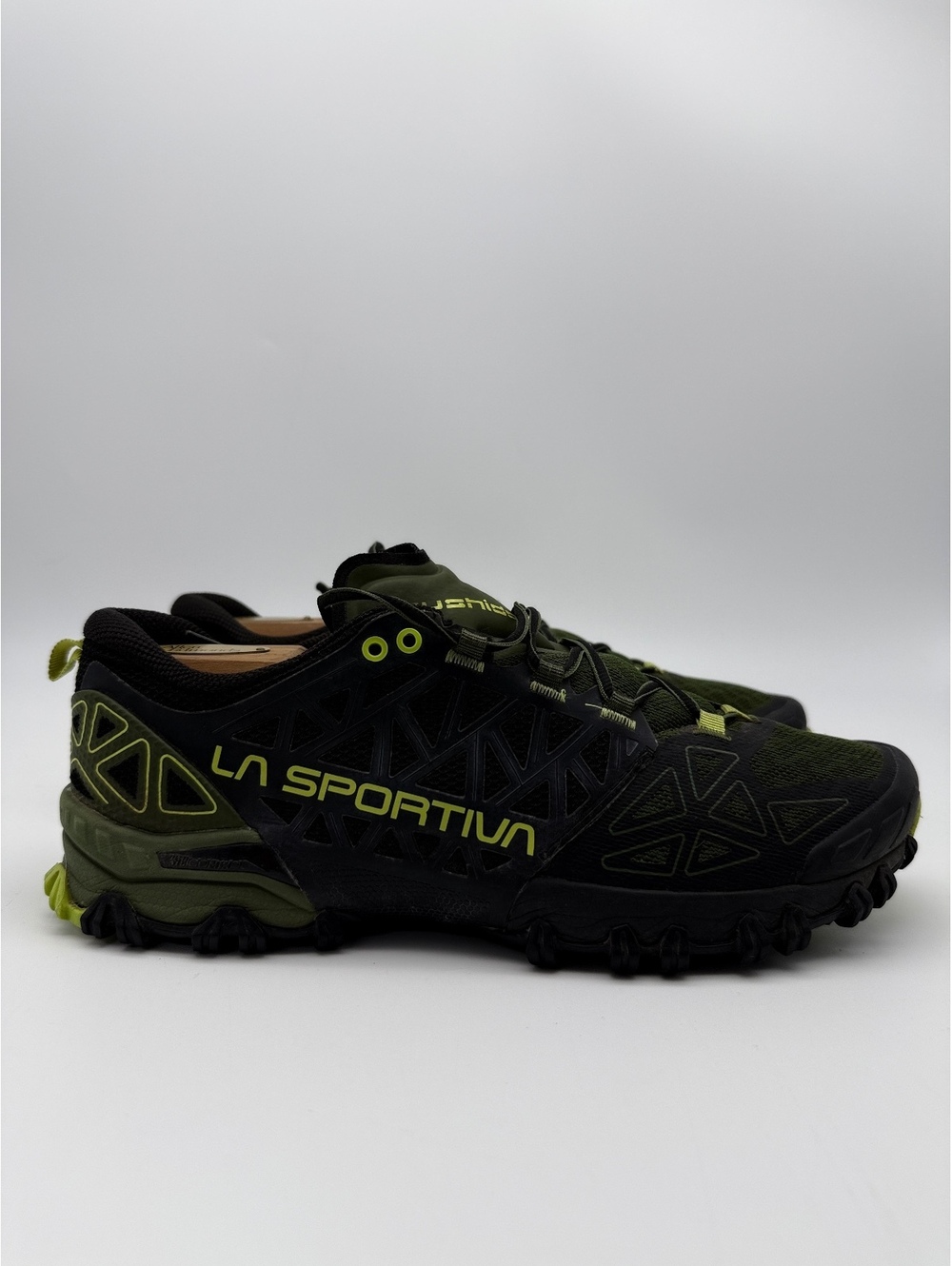 La Sportiva Bushido II Mens Trail Running Shoes Olive Neon Size 9.5 EU 42.5